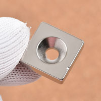 แม่เหล็กแรงสูง Neodymium 20mm x 20mm x 5mm รู 5.5mm - งานคุณภาพสูง มีตำหนิ